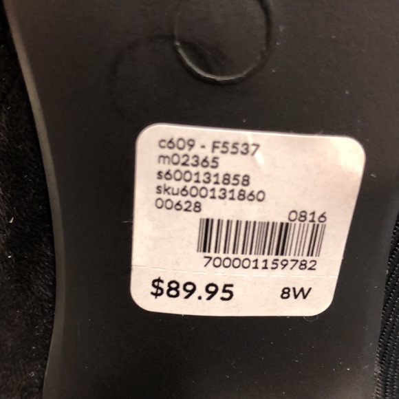 Woman’s suede boots 2 1/2 inch heel - Picture 9 of 13